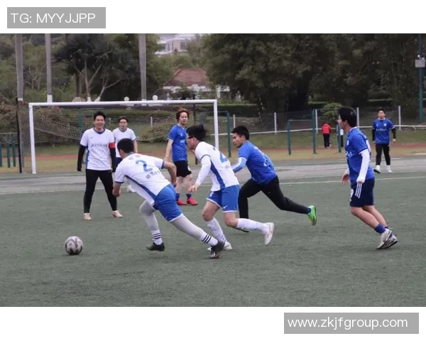 热爱足球的人生旅程与激情碰撞的精彩瞬间